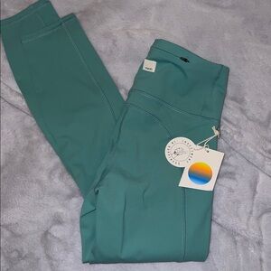 Vuori Stride Performance Leggings with Side Pockets basil xs NEW